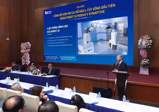ThS.BS.CKII Chu Tấn Sĩ phát biểu tại buổi tọa đàm về hiệu quả điều trị u não, u tủy sống và đột quỵ xuất huyết não khi phẫu thuật bằng Robot AI Modus V Synaptive. Ảnh: Bệnh viện Đa khoa Tâm Anh TP HCM