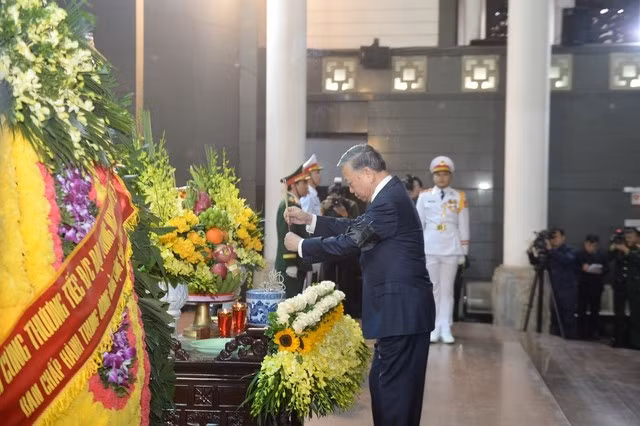 Tổng Bí thư Tô Lâm viếng Đại tướng Nguyễn Quyết