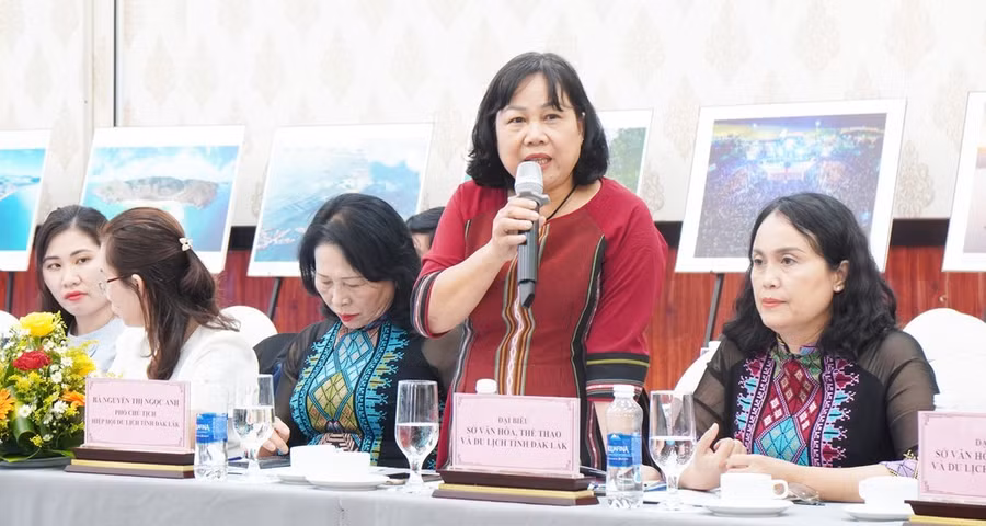 Các đại biểu, lãnh đạo thẳng thắn nêu ý kiến tại hội nghị