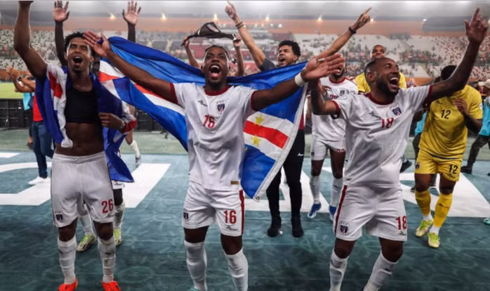 Các cầu thủ Cape Verde sau chiến thắng lịch sử