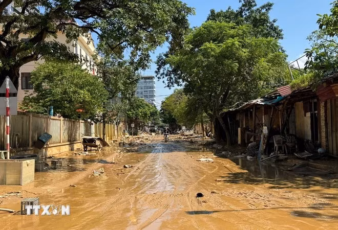 Một con phố thuộc phường Phan Đình Phùng, tỉnh Thái Nguyên sau khi nước lũ rút. (Ảnh: Hoàng Nguyên/TTXVN)
