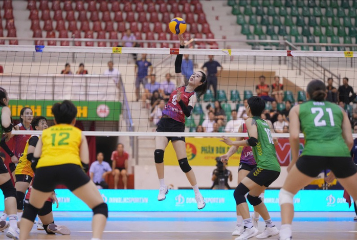 Pha tấn công ghi điểm của Lê Thanh Thúy (LPBank Ninh Bình) Pha tấn công ghi điểm của Lê Thanh Thúy (LPBank Ninh Bình)