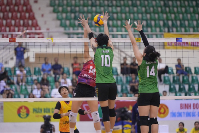 VTV BĐLA vất vả ngăn các đợt tấn công từ chủ nhà VTV BĐLA vất vả ngăn các đợt tấn công từ chủ nhà