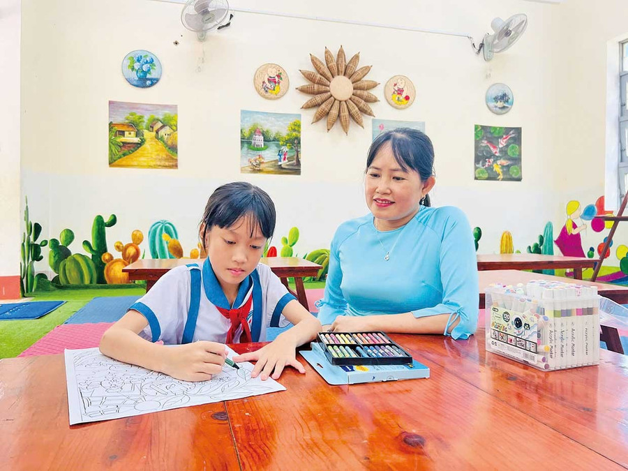 Em Nguyễn Đoàn Như Thảo tập vẽ tại Trường Tiểu học số 1 Hoài Tân (phường Hoài Nhơn Nam). Ảnh: P.L Em Nguyễn Đoàn Như Thảo tập vẽ tại Trường Tiểu học số 1 Hoài Tân (phường Hoài Nhơn Nam). Ảnh: P.L