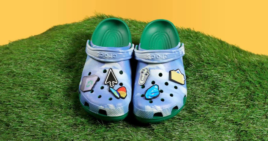 Giày Crocs in hình Windows XP mà Microsoft vừa mở bán ra thị trường. ẢNH: NEOWIN Giày Crocs in hình Windows XP mà Microsoft vừa mở bán ra thị trường. ẢNH: NEOWIN