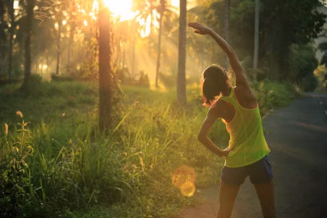 Tập luyện thể chất đều đặn giúp tăng lưu lượng máu lên não, cải thiện trí nhớ và khả năng tập trung.(Ảnh: iStock)