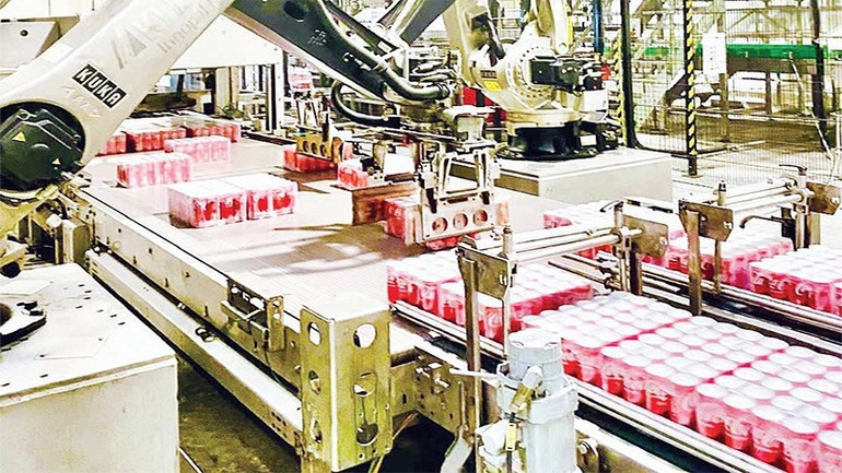 Chiến lược phát triển bền vững của Coca Cola Việt Nam tập trung vào những cam kết về bao bì tái chế, quản lý nước, chống biến đổi khí hậu, hỗ trợ cộng đồng và đa dạng hóa sản phẩm. Nguồn: VBCSD Chiến lược phát triển bền vững của Coca Cola Việt Nam tập trung vào những cam kết về bao bì tái chế, quản lý nước, chống biến đổi khí hậu, hỗ trợ cộng đồng và đa dạng hóa sản phẩm. Nguồn: VBCSD