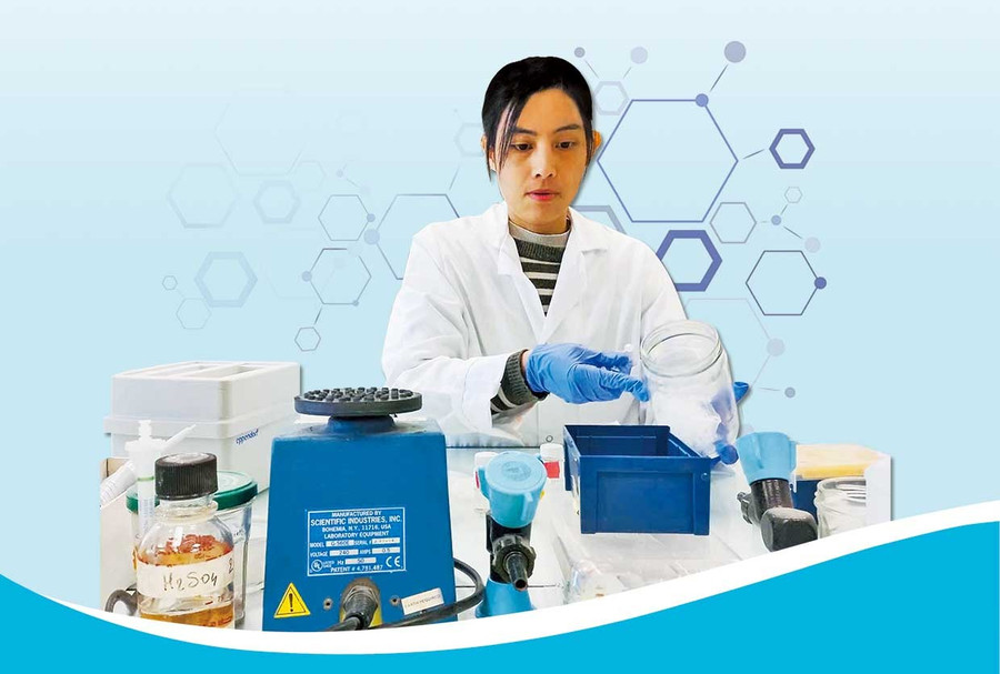 PGS-TSKH Nguyễn Thị Mộng Điệp làm việc tại phòng thí nghiệm ở Pháp. Ảnh: NVCC Phó Giáo sư, Tiến sĩ khoa học Nguyễn Thị Mộng Điệp làm việc tại phòng thí nghiệm ở Pháp.