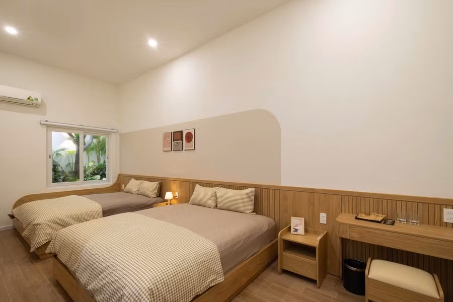 Không gian các phòng ngủ nhỏ, sử dụng giải pháp bo góc, đưa đường cong vào trong thiết kế, tạo sự mềm mại lưu chuyển trong không gian.