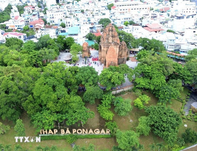 Di tích quốc gia đặc biệt Tháp Bà Pô Nagar (phường Bắc Nha Trang) là một trong những điểm đến nổi tiếng của Khánh Hòa. (Ảnh: Nguyễn Thành/TTXVN) khanh-hoa-3.jpg