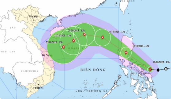 Dự báo hướng di chuyển của bão Fengshen lúc 13 giờ ngày 18-10. Nguồn: Trung tâm Dự báo khí tượng thủy văn quốc gia Dự báo hướng di chuyển của bão Fengshen lúc 13 giờ ngày 18-10. Nguồn: Trung tâm Dự báo khí tượng thủy văn quốc gia