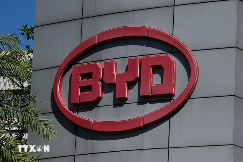Trụ sở hãng sản xuất xe điện BYD ở tỉnh Quảng Đông, Trung Quốc. (Ảnh: AFP/TTXVN) Trụ sở hãng sản xuất xe điện BYD ở tỉnh Quảng Đông, Trung Quốc. (Ảnh: AFP/TTXVN)