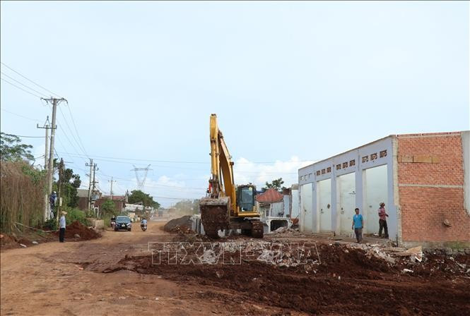Đầu tháng 10/2025, Dự án Đầu tư xây dựng đường Hồ Chí Minh, đoạn tránh phía Đông thành phố Buôn Ma Thuột đã giải phóng mặt bằng 113m cuối cùng. Đầu tháng 10/2025, Dự án Đầu tư xây dựng đường Hồ Chí Minh, đoạn tránh phía Đông thành phố Buôn Ma Thuột đã giải phóng mặt bằng 113m cuối cùng.