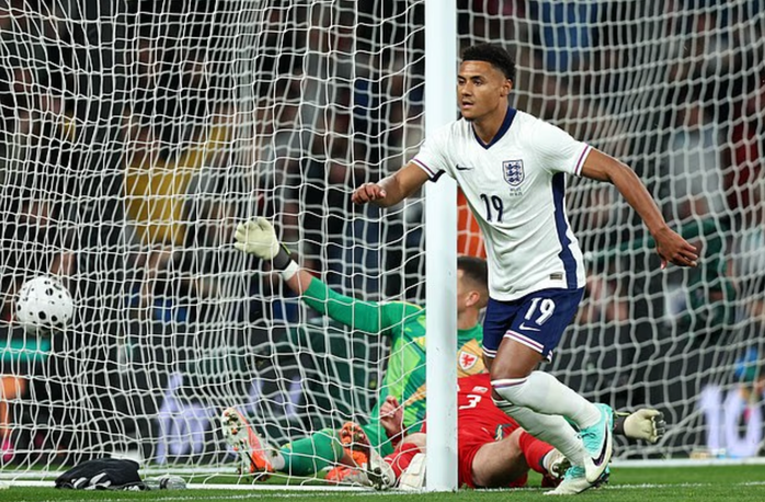 Ollie Watkins nhân đôi cách biệt cho "Tam sư" Ollie Watkins nhân đôi cách biệt cho 'Tam sư'