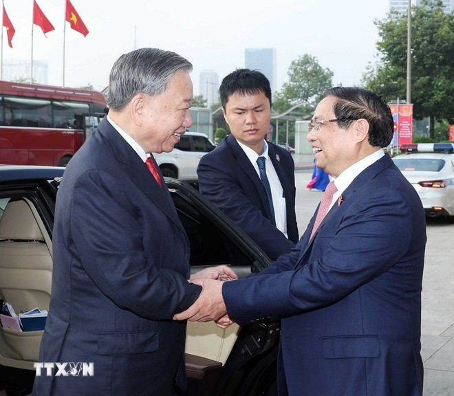 Thủ tướng Phạm Minh Chính đón Tổng Bí thư Tô Lâm đến dự đại hội. (Ảnh: TTXVN) Thủ tướng Phạm Minh Chính đón Tổng Bí thư Tô Lâm đến dự đại hội. (Ảnh: TTXVN)