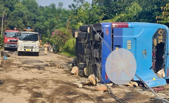 Hiện trường vụ tai nạn khiến 3 người chết, nhiều người bị thương. Ảnh: MXH Hiện trường vụ tai nạn khiến 3 người chết, nhiều người bị thương. Ảnh: MXH