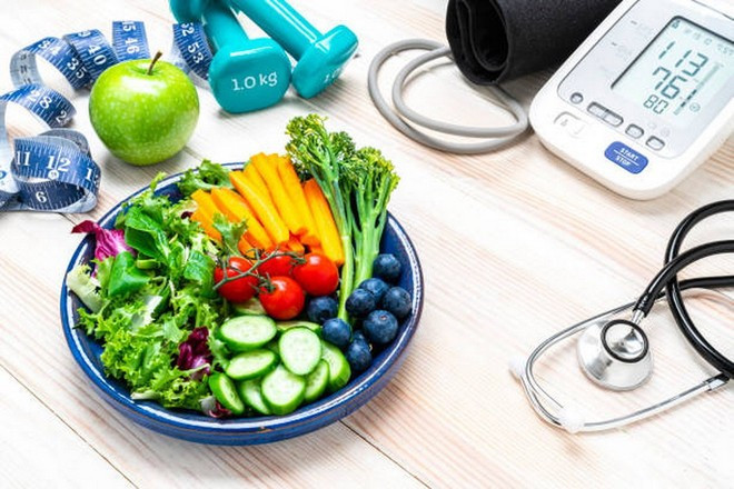 Ăn uống lành mạnh và tập thể dục để kiểm soát huyết áp, tiểu đường, mỡ máu. (Ảnh: iStock) Ăn uống lành mạnh và tập thể dục để kiểm soát huyết áp, tiểu đường, mỡ máu. (Ảnh: iStock)