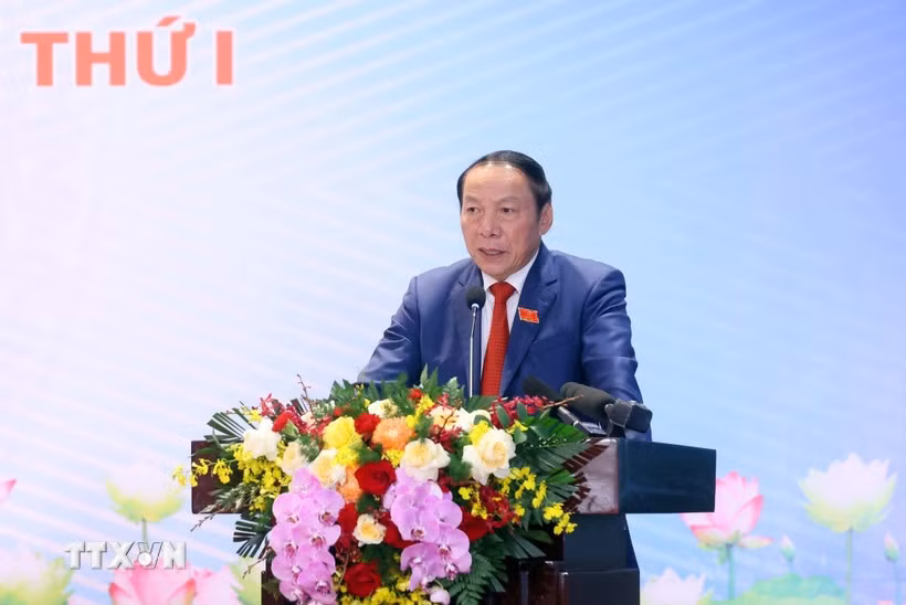 Đồng chí Nguyễn Văn Hùng, Ủy viên Trung ương Đảng, Ủy viên Ban Thường vụ Đảng ủy Chính phủ, Bộ trưởng Bộ Văn hóa, Thể thao và Du lịch trả lời câu hỏi của phóng viên các cơ quan thông tấn, báo chí. (Ảnh: Phạm Kiên/TTXVN)