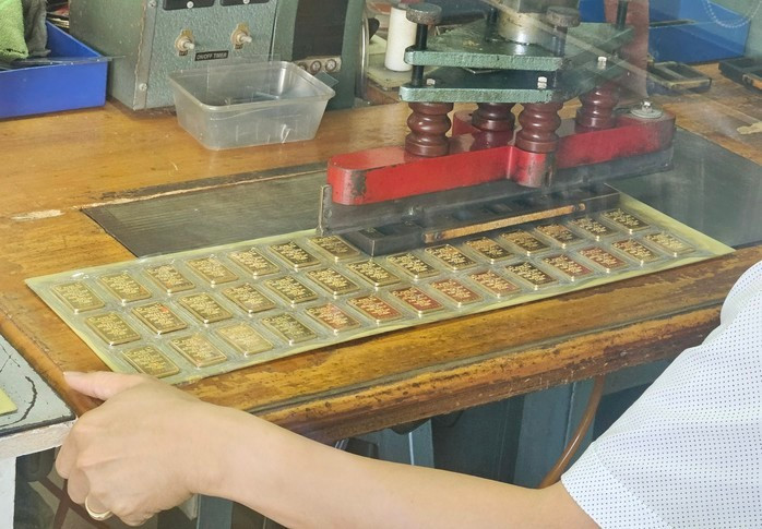Một số ngân hàng muốn thuê đơn vị gia công sản xuất vàng miếng trong nước Một số ngân hàng muốn thuê đơn vị gia công sản xuất vàng miếng trong nước