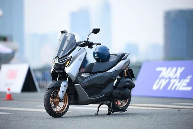 Tổng thể Yamaha NMAX giúp người lái duy trì sự ổn định và thoải mái trong suốt hành trình