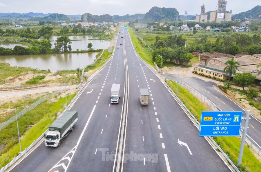 Cao tốc Bắc - Nam đoạn Mai Sơn - QL45. Ảnh: Lộc Liên.