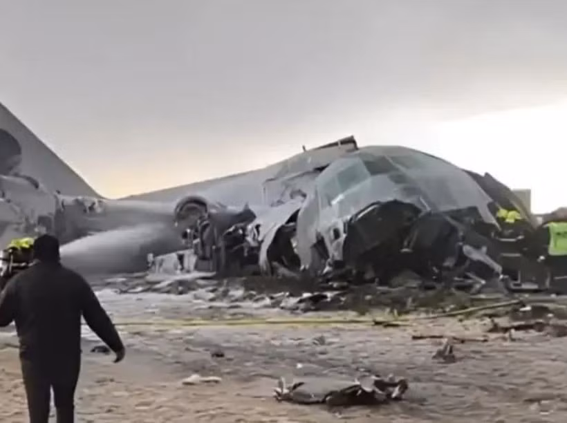 Chiếc máy bay C-130 Hercules của Không quân Bolivia xuất phát từ thành phố Santa Cruz (miền Đông) và gặp nạn khi hạ cánh xuống sân bay quốc tế El Alto. Ảnh nguồn: X/TTXVN