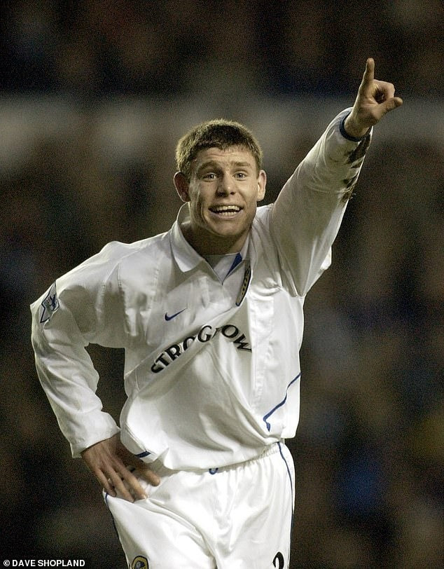 Milner có trận ra mắt Premier League ở tuổi 16 trong màu áo Leeds United vào tháng 11-2002.