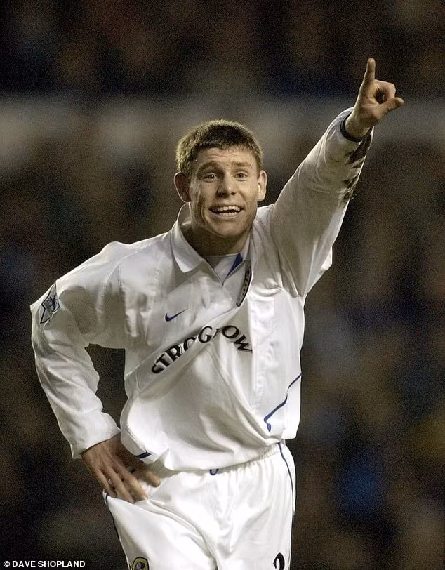 Milner có trận ra mắt Premier League ở tuổi 16 trong màu áo Leeds United vào tháng 11-2002.