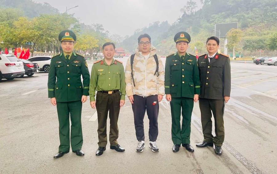 Phòng Quản lý xuất nhập cảnh (Công an tỉnh) cùng lực lượng liên quan tiến hành trục xuất người nước ngoài có quốc tịch Trung Quốc vi phạm quy định xuất nhập cảnh tại cửa khẩu Quốc tế Hữu Nghị, tỉnh Lạng Sơn vào ngày 24-1.