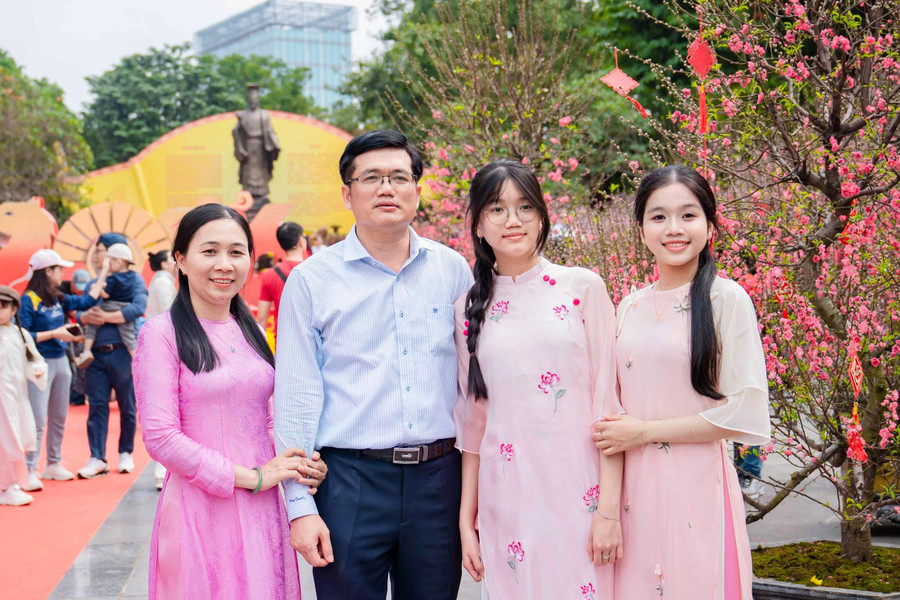 Không gian hoa xuân Lý Thái Tổ