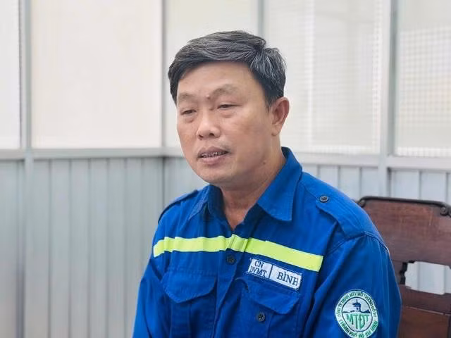 Anh Đỗ Thanh Bình, Tổ trưởng Tổ nhặt tử thi. ẢNH: DƯƠNG TRANG