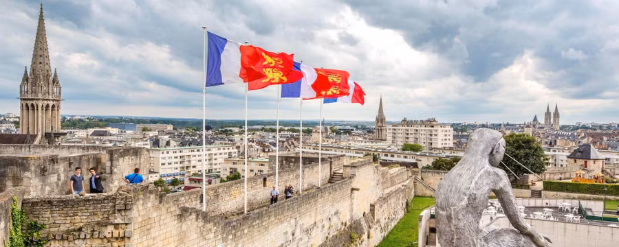 Mùa hè chứng kiến các chương trình biểu diễn và triển lãm bùng nổ khắp nơi ở Caen, thủ đô cũ của vùng Lower Normandy, tròn 1.000 tuổi vào năm 2025. Dự kiến sẽ có 250 sự kiện, bao gồm cả việc mở lại lâu đài Caen của William the Conqueror sau hai năm trùng tu. ẢNH: Alamy Stock Photo.