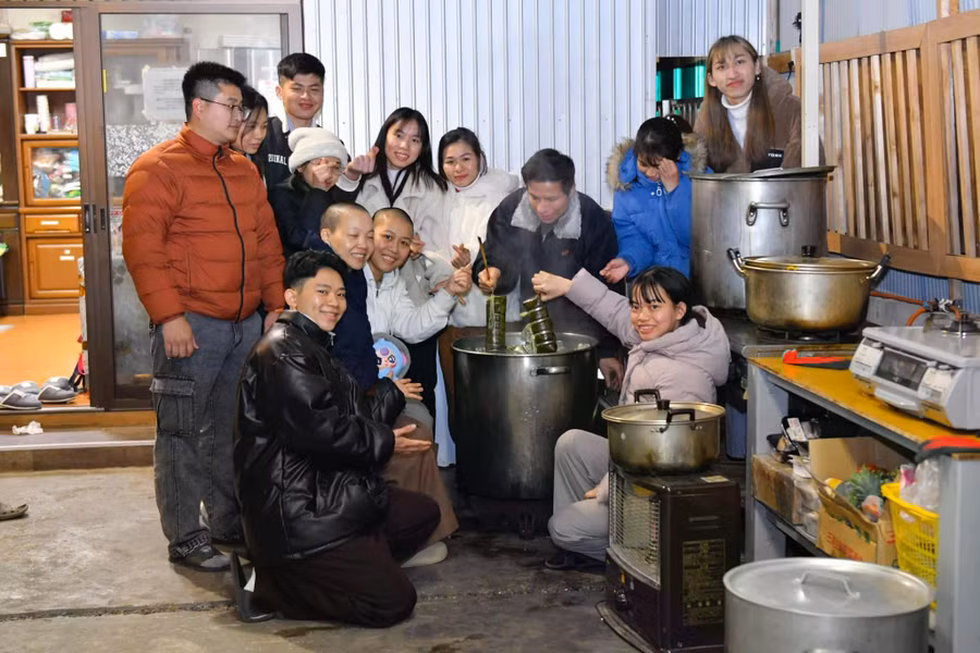 Bằng nhiều cách khác nhau, người Việt Nam ở Nhật luôn giữ gìn văn hóa, phong tục truyền thống bao đời nay. ẢNH: HIỆP