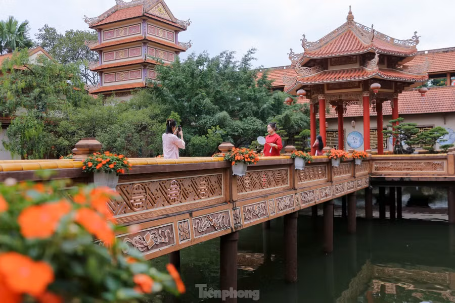 Kiến trúc độc đáo, cảnh vật thanh tịnh, chùa Nam Sơn là địa điểm yêu thích của nhiều bạn trẻ thích tham quan, chụp hình.