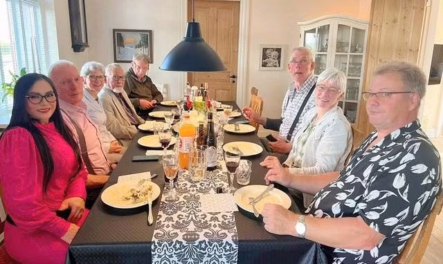 Gia đình chồng của bà Thọ. ẢNH: NVCC