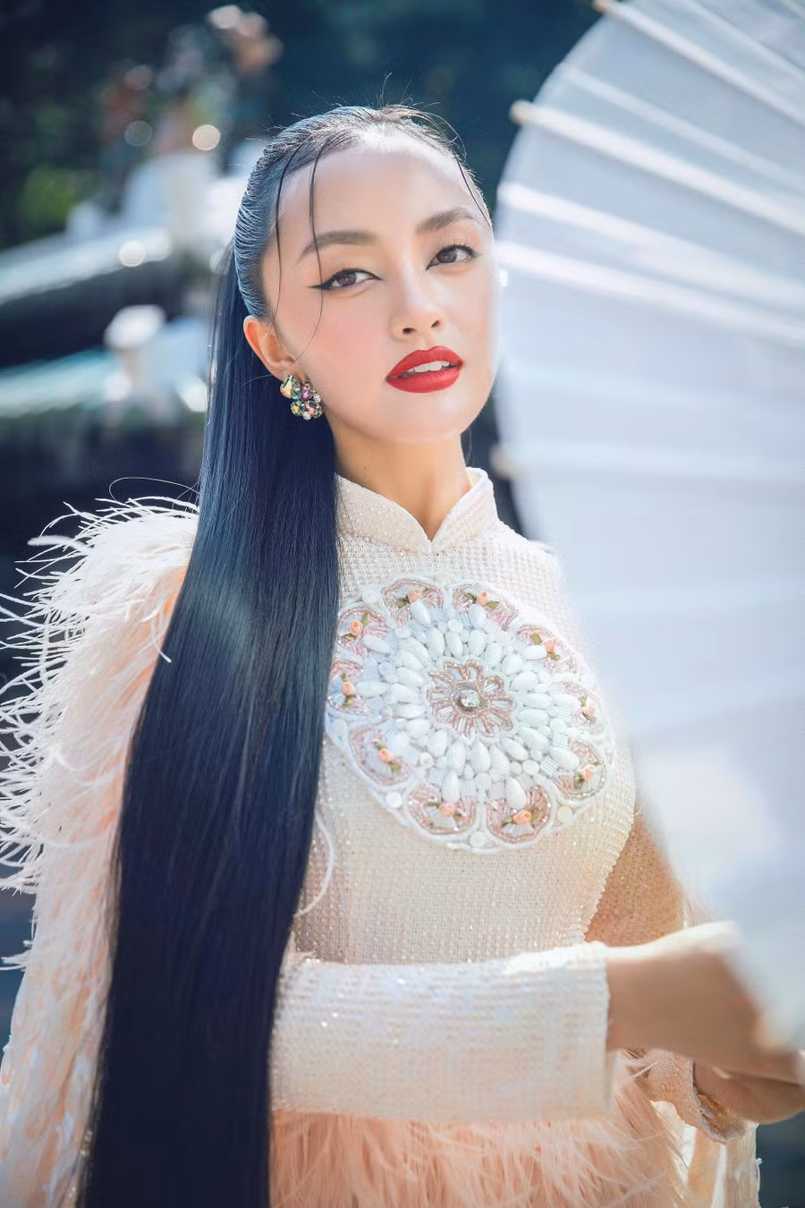 Cô tin dù đối diện với không ít áp lực khi trở thành hoa hậu song bản thân cô sẽ học hỏi được nhiều điều, có thêm những trải nghiệm mới. Ảnh: NVCC