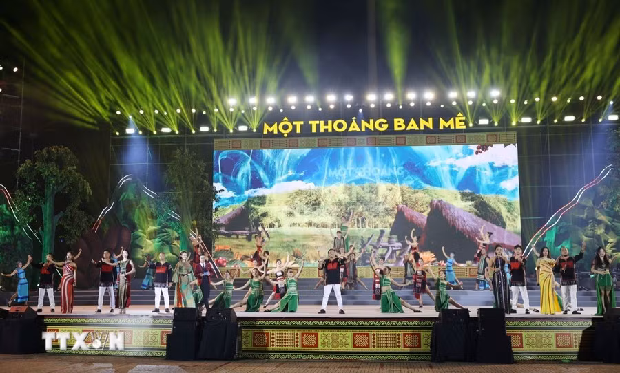 Chương trình nghệ thuật “Một thoáng Ban Mê” chào Năm mới 2025. (Ảnh: Hoài Thu/TTXVN)