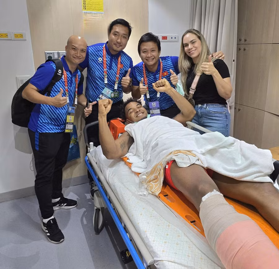 Nụ cười rạng rỡ của Xuân Son từ bệnh viện. Ảnh: Linh Nhi