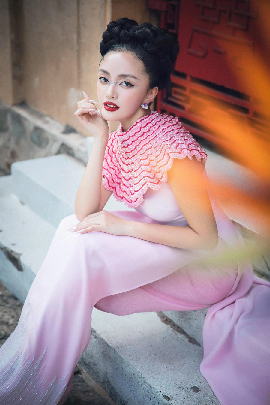 Về kế hoạch trong năm 2025, Nicole Hồ mong muốn hành động, tạo ra những ảnh hưởng tích cực cho cộng đồng và truyền cảm hứng đến thế hệ trẻ. “Hy vọng trong năm 2025 sẽ có thêm nhiều điều rực rỡ trên cương vị Hoa hậu châu Á tại Mỹ”, người đẹp chia sẻ. Ảnh: NVCC