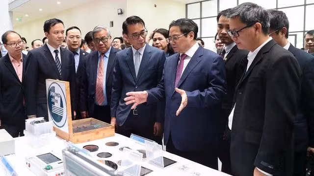 Thủ tướng Phạm Minh Chính trong một buổi làm việc với ĐH Quốc gia Hà Nội