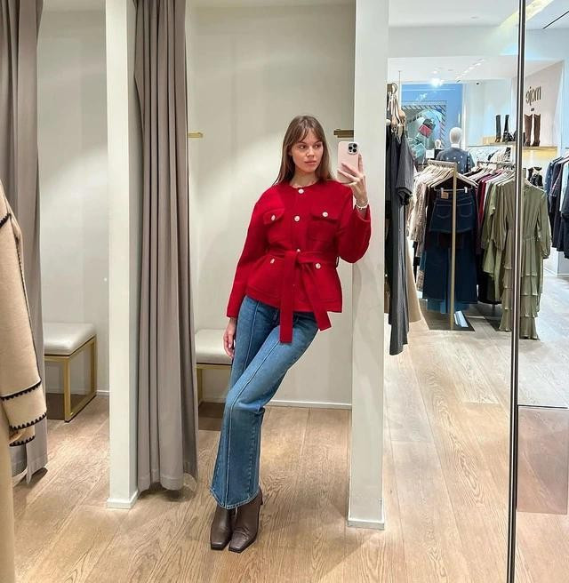 Nổi bật, rạng rỡ và ấm áp với những ý tưởng mặc dạ tweed, denim và giày bốt da thuộc mềm mại, tôn dáng. ẢNH: ZHANNA RED