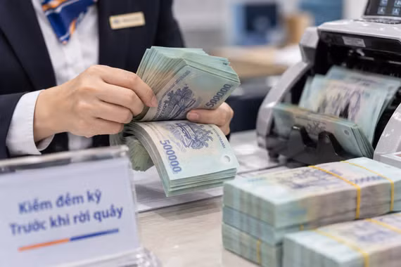 Lãi suất tiết kiệm ngày 27-10: Big4 giảm tại quầy, VPBank hạ lãi suất online