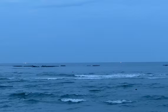 Áp thấp nhiệt đới di chuyển chậm, biển động mạnh
