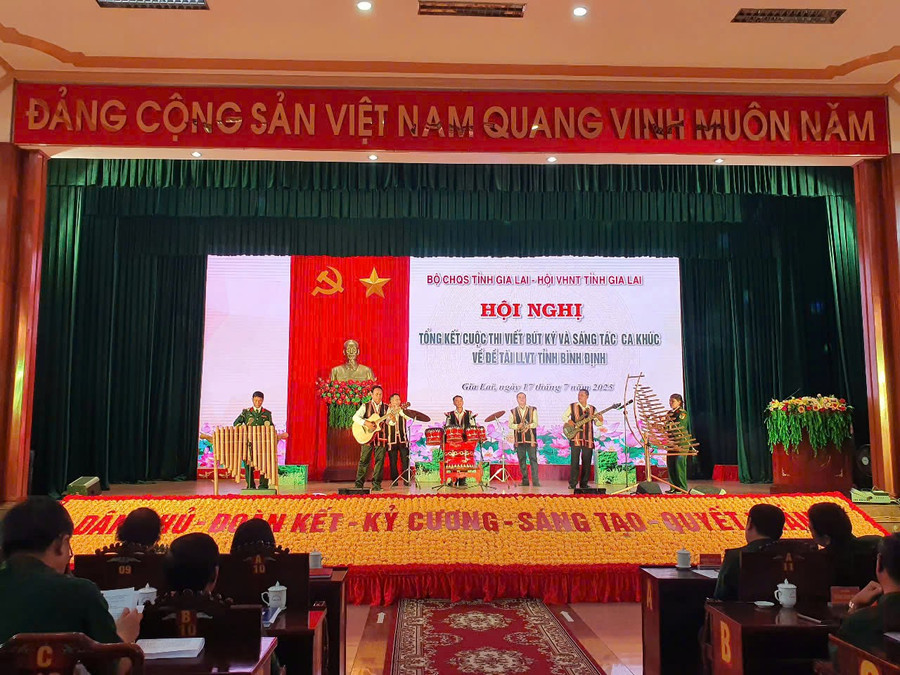 Tiết mục văn nghệ tại lễ tổng kết cuộc thi. Ảnh: Nguyễn Hằng tiet-muc-van-nghe-tai-le-tong-ket-cuoc-thi-anh-nguyen-hang.jpg