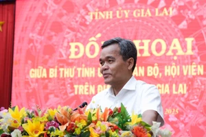 Bí thư Tỉnh ủy Gia Lai Hồ Văn Niên đối thoại với phụ nữ 
