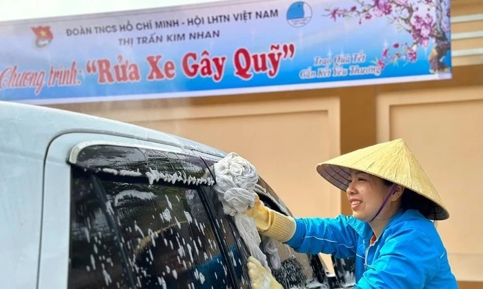 Thanh niên rửa xe, thu trăm triệu đồng gây quỹ từ thiện dịp Tết