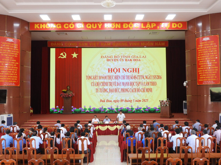 ទិដ្ឋភាពសន្និសីទ។ រូបថតរបស់ Thanh Nhat quang-canh-hoi-nghi-anh-thanh-nhat-dscn2677.jpg