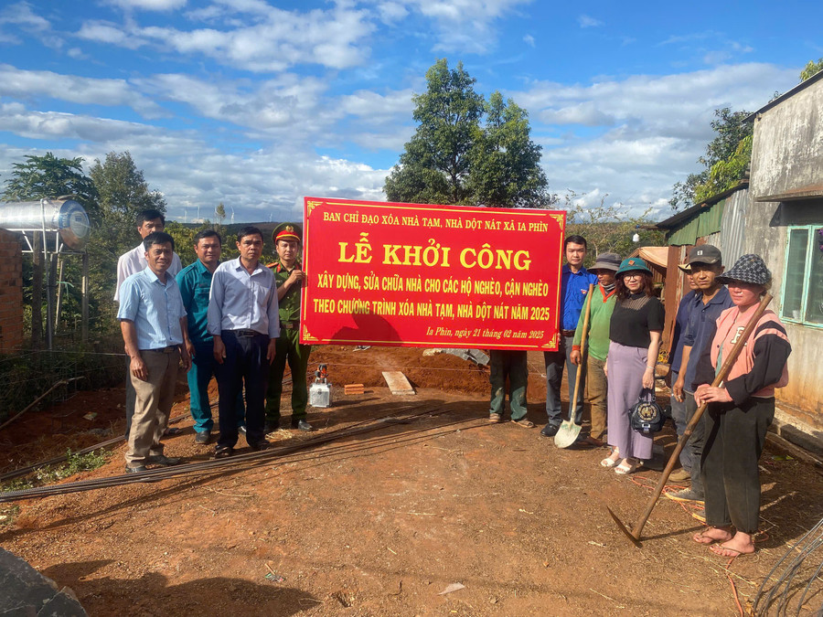 Xã Ia Phìn, huyện Chư Prông khởi công xây dựng nhà ở cho hộ nghèo theo chương trình xoá nhà tạm, nhà dột nát năm 2025. Ảnh Thanh Nhật xa-ia-phin-huyen-chu-prong-khoi-cong-xay-dung-nha-o-cho-ho-ngheo-theo-chuong-trinh-xoa-nha-tam-nha-dot-nat-nam-2025-anh-thanh-nhat.jpg