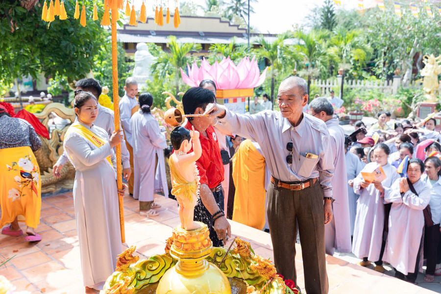 Tạo điều kiện để đồng bào Phật giáo đón Đại lễ Phật đản Phật lịch 2569. Ảnh Thanh Nhật nghi-thuc-tam-phat-trong-chuong-trinh-dai-le-phat-dan-anh-thanh-nhat.jpg