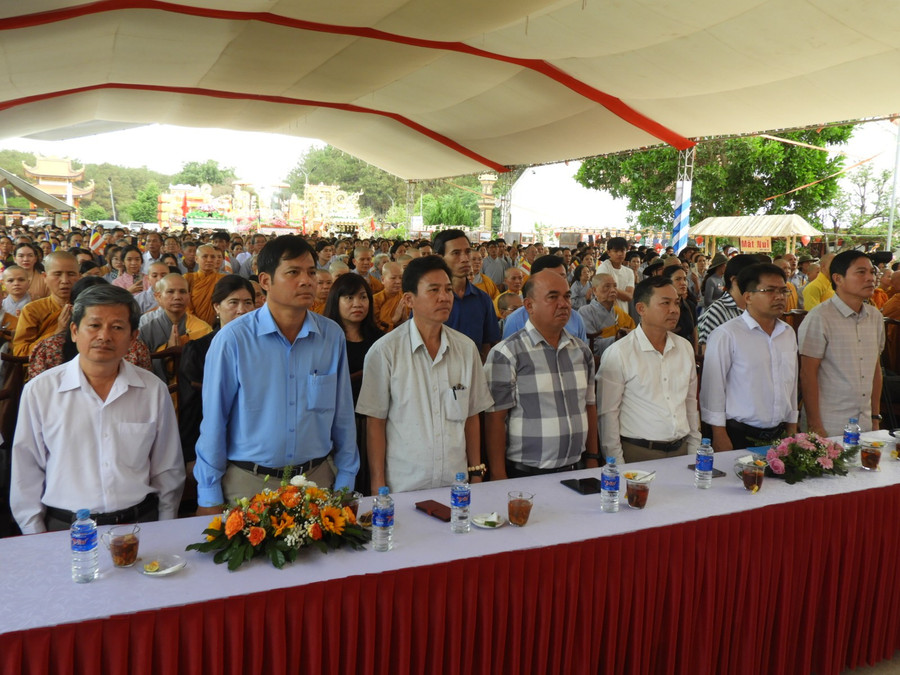 Đại diện ban ngành tỉnh, TP. Pleiku và huyện Ia Grai tham dự Đại lễ Phật đản Phật lịch 2569 ở cấp tỉnh tại Thiền Viện Trúc Lâm Tây Nguyên (xã Ia Dêr, huyện Ia Grai). Ảnh Thanh Nhật dai-dien-ban-nganh-tinh-tppleiku-va-huyen-ia-grai-tham-du-dai-le-phat-dan-phat-lich-2569-o-cap-tinh-tai-thien-vien-truc-lam-tay-nguyen-xa-ia-der-huyen-ia-grai-anh-thanh-nhat-dscn3062.jpg